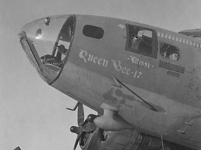 B-17 41-24386 Queen Bee-17 301st BG