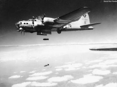 B-17G 42-106991 99th BG dropping bombs