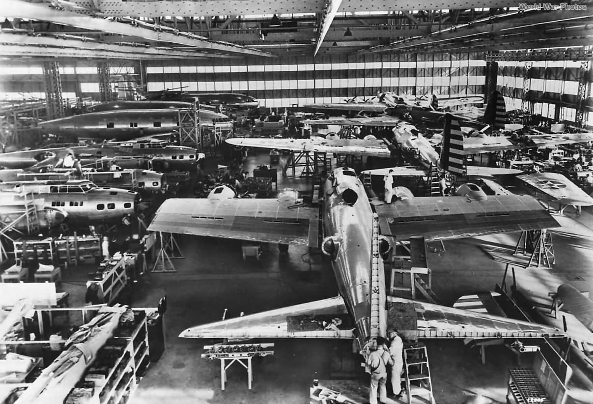 B-17s on final assembly floor at Boeing factory in Seattle ’40