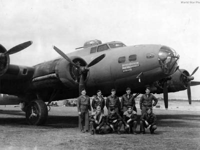 Crew with B-17E Geechee in North Africa 43 2