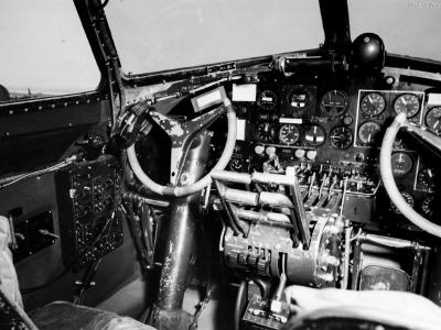 Cockpit of a B-17G October 1944 2