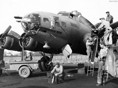 303rd Bomb Group B-17 engine maintenance October 1943