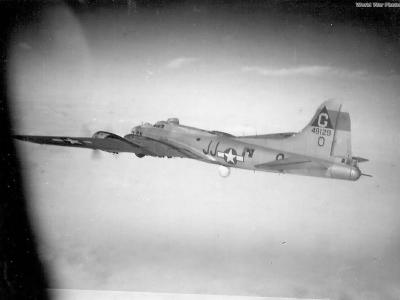 305th BG B-17G JJ-O 44-8129 over Leipzig 6 April 1945