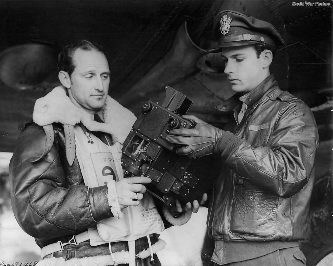 306th BG Fliers with Sperry Computing Gunsight under B-17 43