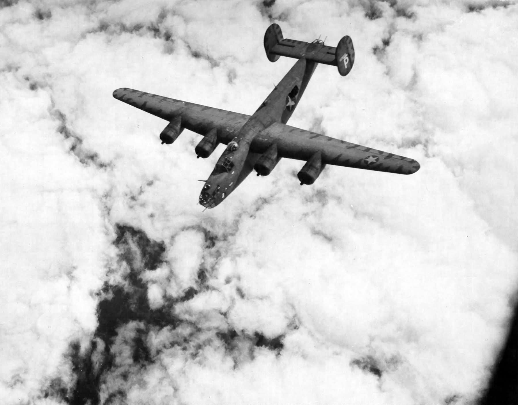 B-24D Liberator 41-23699 named „Lemon Drop” from the 68th Bomb Squadron, 44th BG 8th AF in flight