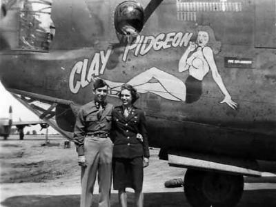 B-24H Liberator serial 41-29579 of the 445th Bomb Group, 703rd Bomb Squadron – NOSE ART „CLAY PIGEON”