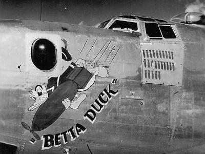 B-24J Liberator serial 44-40454 34th Bomb Group, 7th BS „Betta Duck” nose art