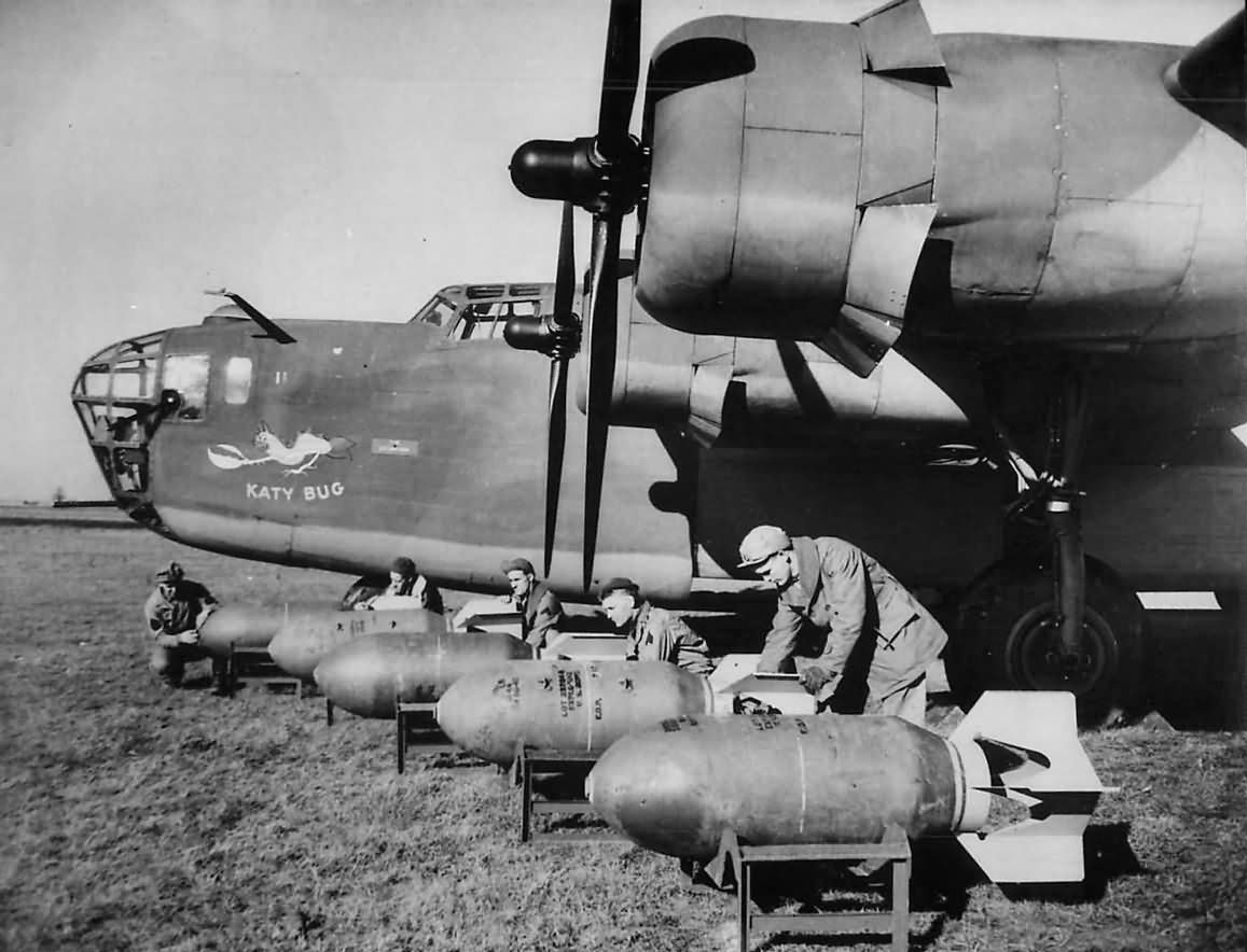 Crew loading bombs onto B-24D Liberator 41-23745 Katy Bug of the 93rd Bomb Group 328th BS – 1943