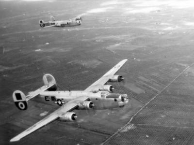 B-24 Liberator code „E” of the 460th Bomb Group