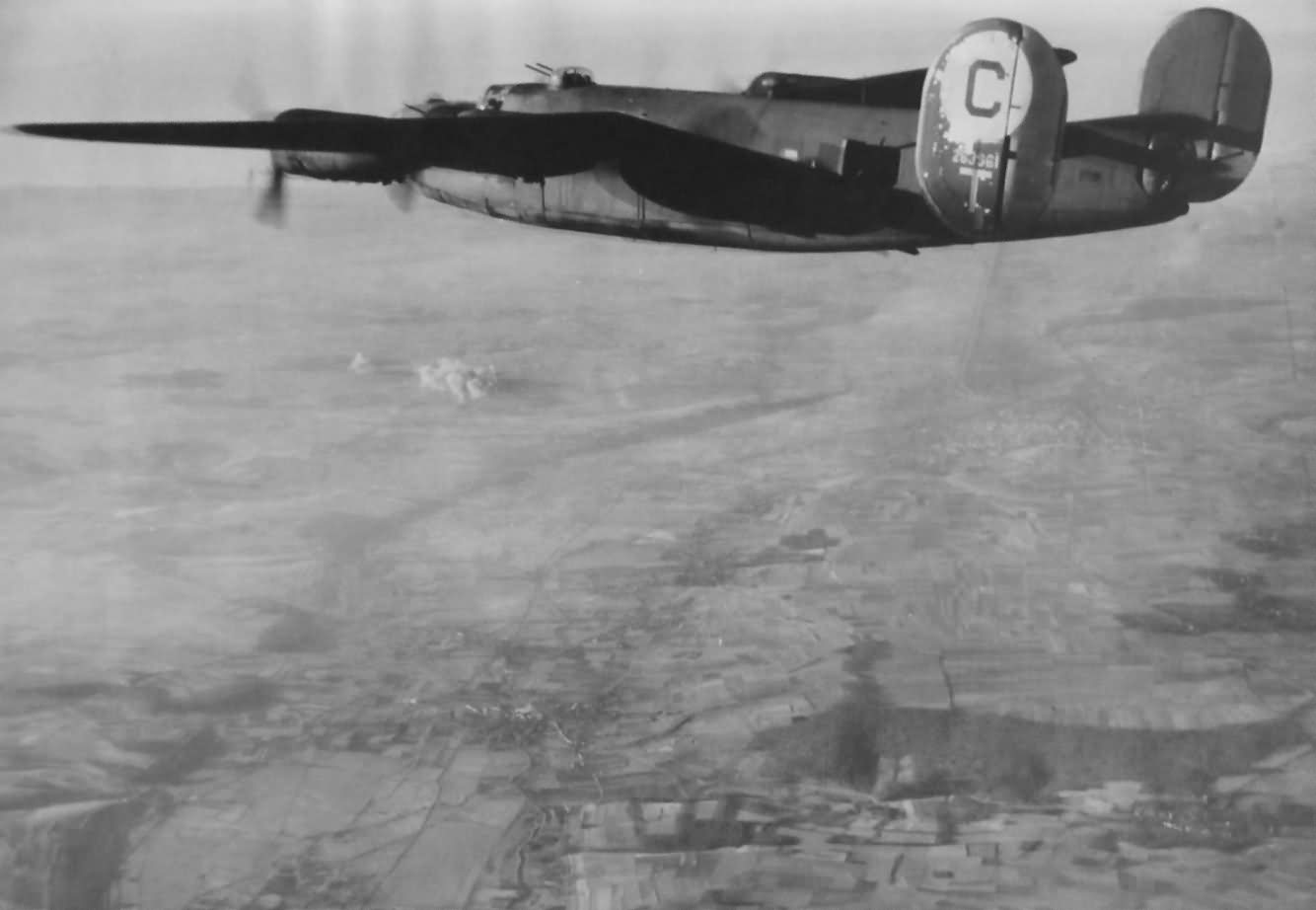 Consolidated B-24 Liberator 389th BG over target 1944