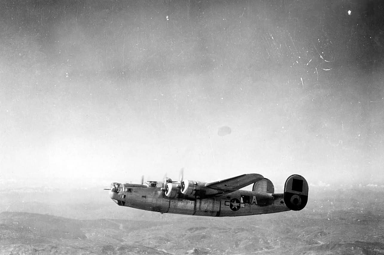 460th Bomb Group 760th BS B-24 Liberator „A” in flight