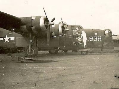Consolidated B-24J Liberator Bomber #938 44-40938 of the 307th Bomb Group 371st Bomb Squadron 13th AF. „Nana” Nose Art
