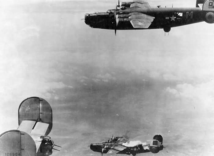 B-24 Liberator Over Vienna Austria 460th Bomb Group | World War Photos