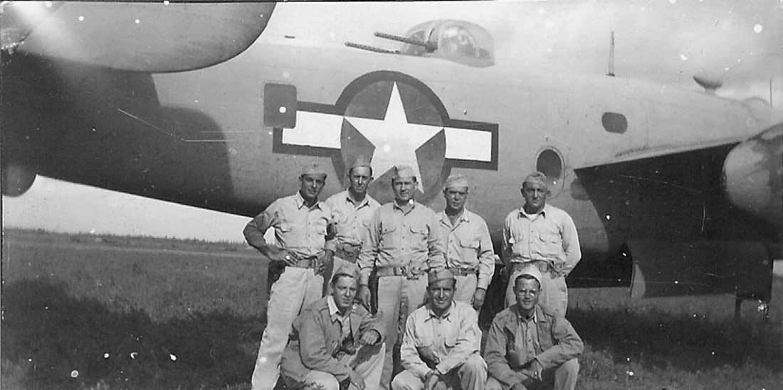 B-25 Mitchell Bomber and crew | World War Photos