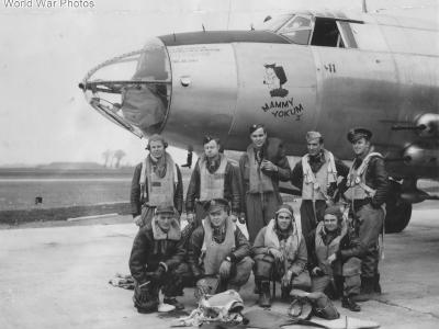 B-26 named „Mammy Yokum II” and crew, 9th AF June 1944