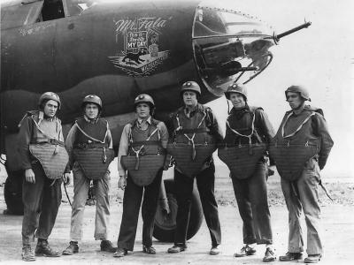 Crew in flak armour by Marauder 41-34692 „Mr. Fala” of 454th BS, 323rd Bomb Group
