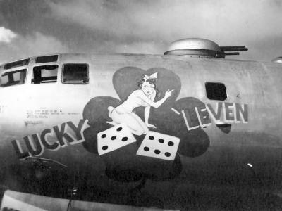 B-29 Superfortress nose art Lucky ‚Leven