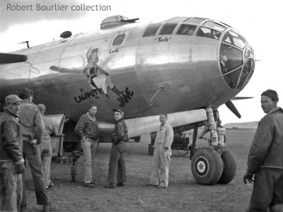 F-13 42-24589 25th BS, 40th BG refuels at 118th TRS Fighter Base