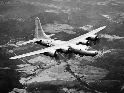 B-32 Dominator 42-108471 in flight 4