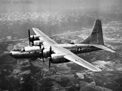 B-32 Dominator 42-108471 in flight 2