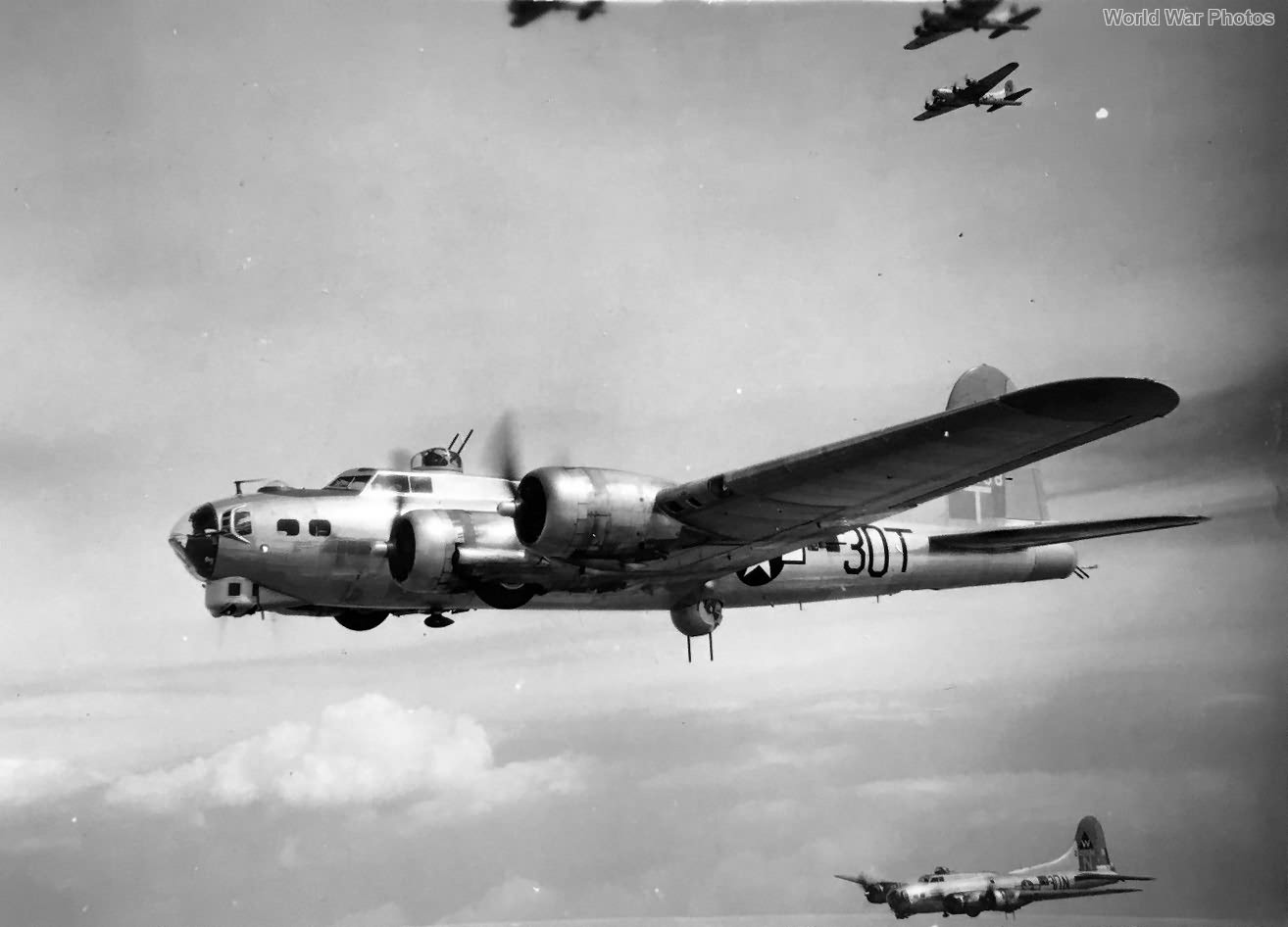 B-17G 3O-T Of The 398th BG, 601st BS | World War Photos