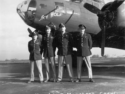 B-17F 41-24562 „Sky Wolf” of 303rd Bomb Group. Cpt Morales