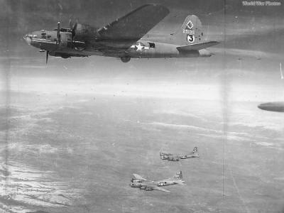 B-17 42-5135 „Mud Hen” of the 99th BG