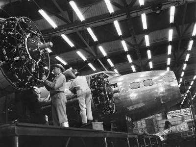 B-17 on production line at Vega Factory in Burbank 2