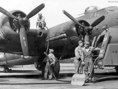B-17 refueling