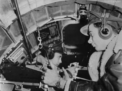 Gunners of B-17 42-30737