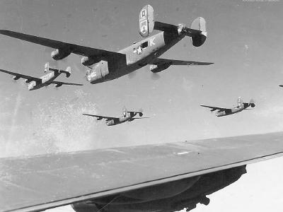 B-24H 42-52381 of the 460th BG, 761st BS