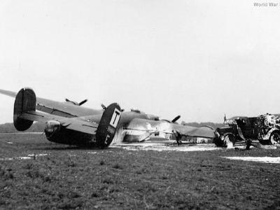 Crashed B-24H 42-94884 „Lizzy Belle” of the 490th BG, 848th BS 2