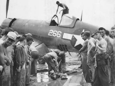 Body of Japanese human bomb removed from damaged F4U