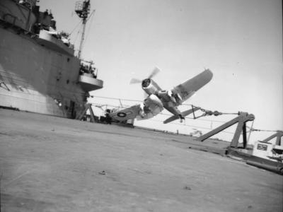 Crashed Corsair Mk II „147 Q” HMS Illustrious off Formosa March 1945 2