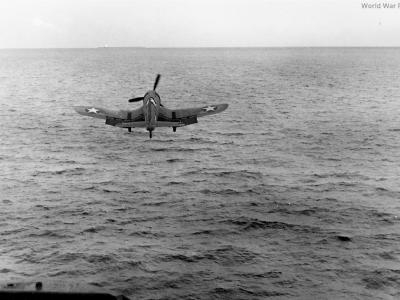 F4U suffers engine failure USS Copahee 29 March 1943