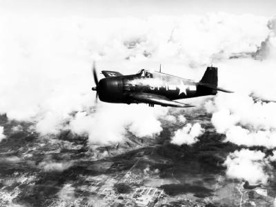 Grumman F6F-5 code 5-F-1 of the VF-5 in fight 1945