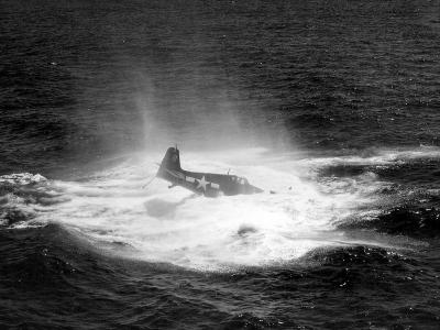 F6F Hellcat #8 of the VF-17, USS Hancock lands on water July 6, 1944