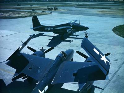 Overhead view of a F7F-3 80452