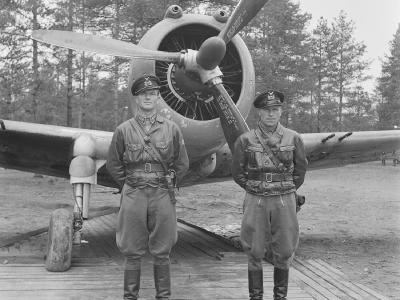 Hawk and pilots of Lentolaivue 32 July 1942