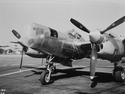 Lockheed P-38J-15 44-23139 „Pathfinder” with AN/APS-15 radar. Burbank 1944