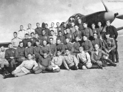 P-39 and members of 25 IAP