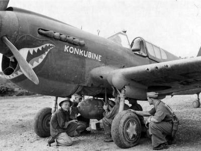 P-40 carry 1000 lb bomb 1943