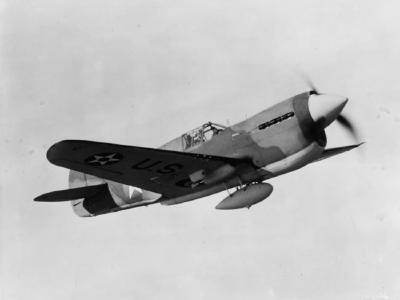 Curtiss P-40E in flight 2
