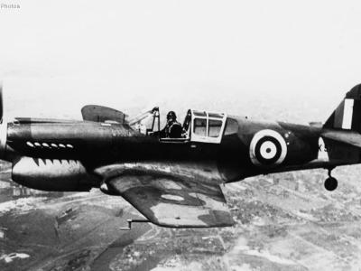 Curtiss Kittyhawk Mk I AK571