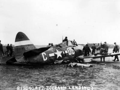 356th Fighter Group P-47 42-76211 „Princess Jocelyn” after crash landing at Martlesham Heath
