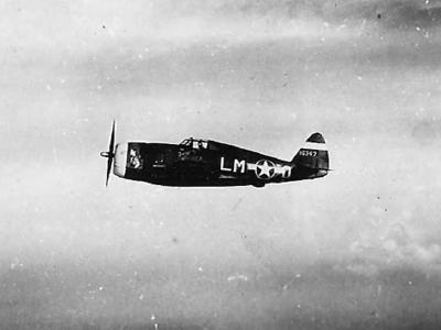 56th Fighter Group, 62nd FS P-47C Thunderbolt serial 41-6347 in flight, 1943