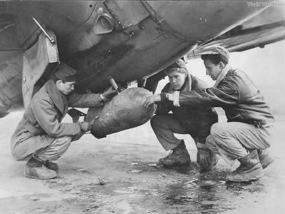 Crewmen loading 500 bomb on P-47 England ’43