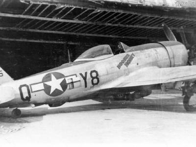 Republic P-47D Y8-Q of the 404th FG
