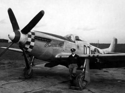 1lt Phillip Petitt of the 503rd FS 339th FG and P-51D Mustang 44-11325 Code D7-K