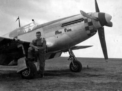 Capt James Mclure of the 504th Fighter Squadron 339th FG P-51B 43-24804 „Miss Priss” Code 5Q-P